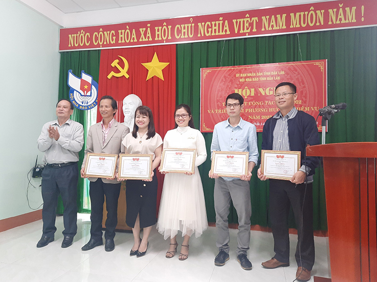 Hội Nhà báo tỉnh Đắk Lắk: Hội nghị tổng kết công tác Hội năm 2022 và triển khai nhiệm vụ năm 2023